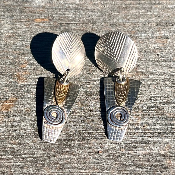 Vintage Post Modern Earrings Mixed Metal Pierced Drop Geometric Etched Brutalist - Picture 4 of 7